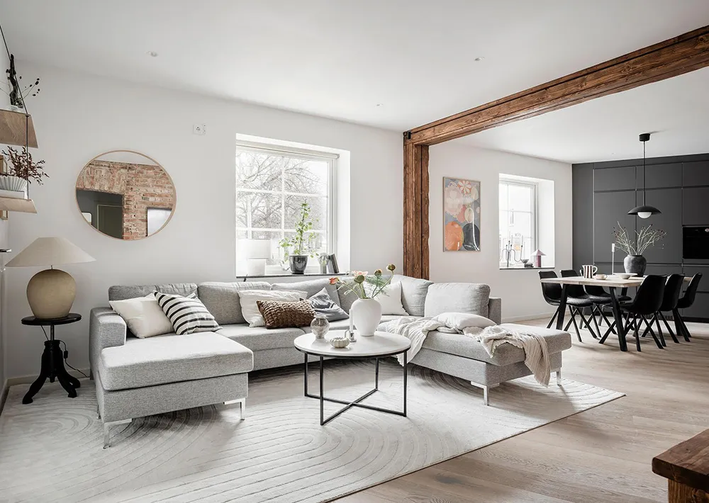 Paredes de ladrillo y cocina para fiestas: una vivienda inusual en Suecia - Gallery image 1