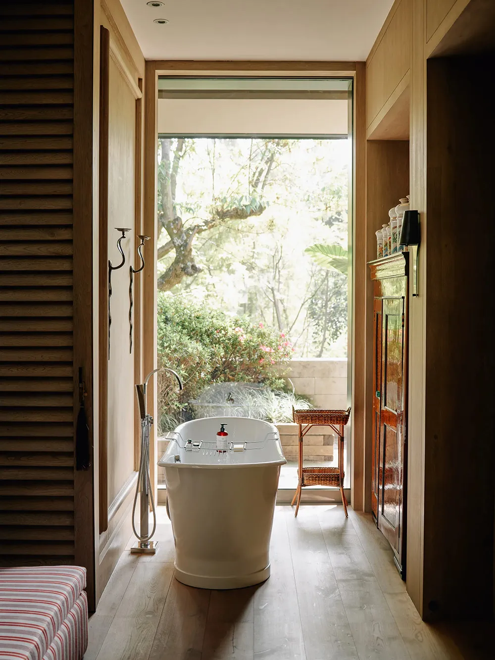 Une maison surprenante de designer dans les jungles de Colombie, dominée par les plantes et l'art - Gallery image 11