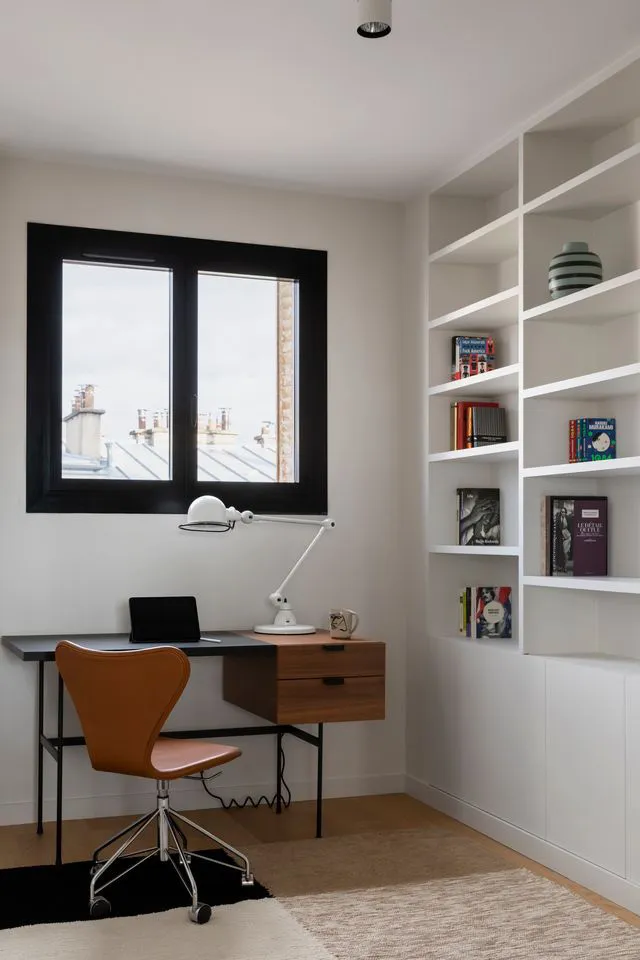 Intérieur moderne strict d'appartement à Paris - Gallery image 17