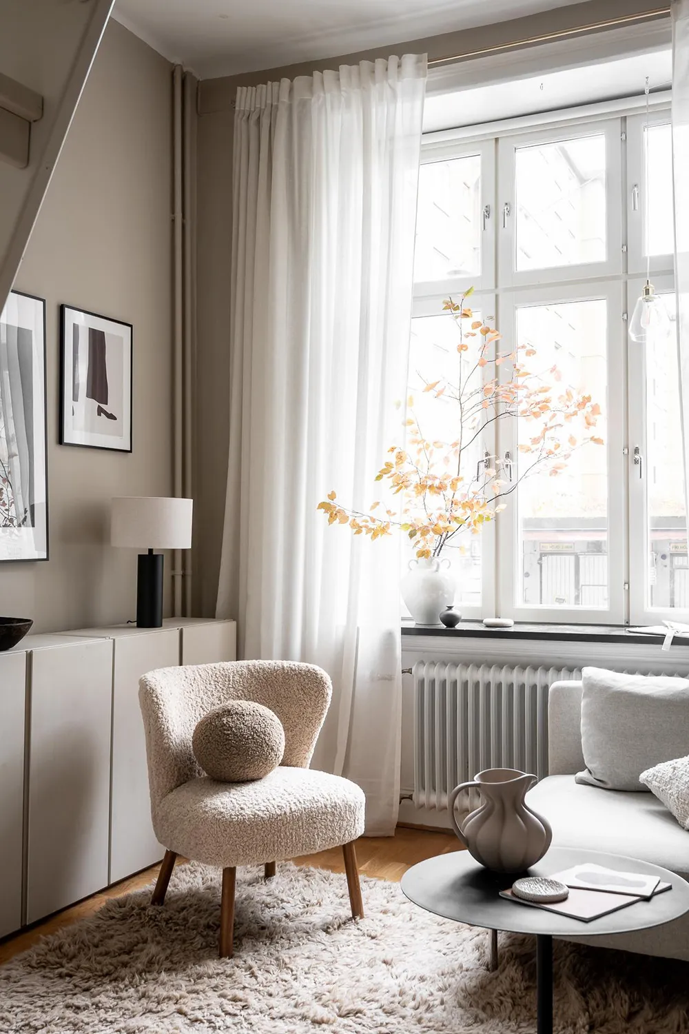 Маленькая бежевая квартира с антресолью в Швеции (33 кв. м) - Gallery image 1