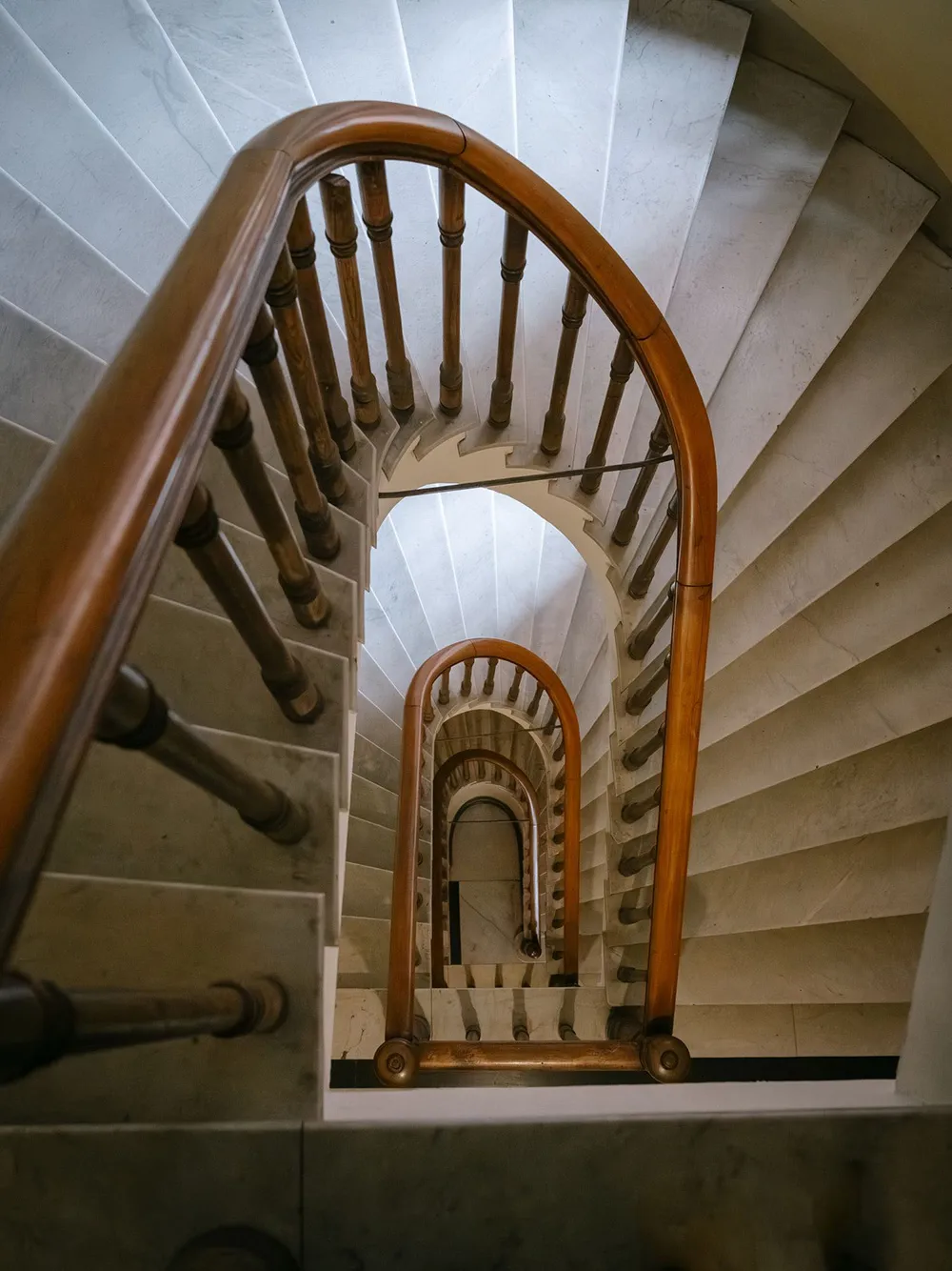 Ефектні стінні панелі та сучасне мистецтво в дизайні квартири в Стокгольмі - Gallery image 35