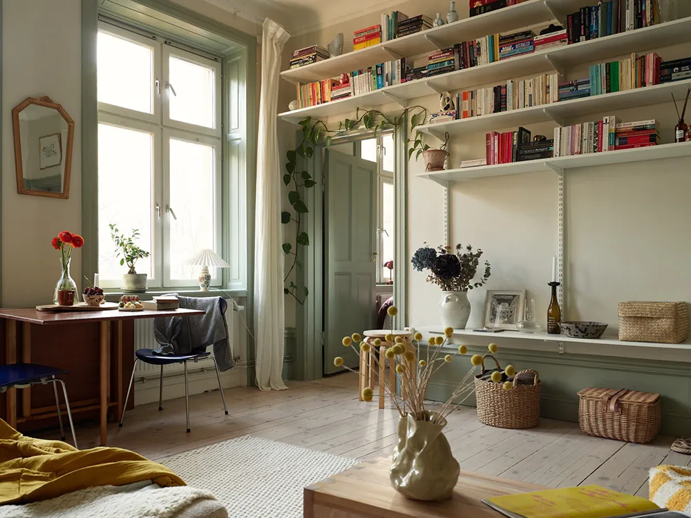 Petite appartement suédois avec des accents olivâtres (41 m²) - Gallery image 6