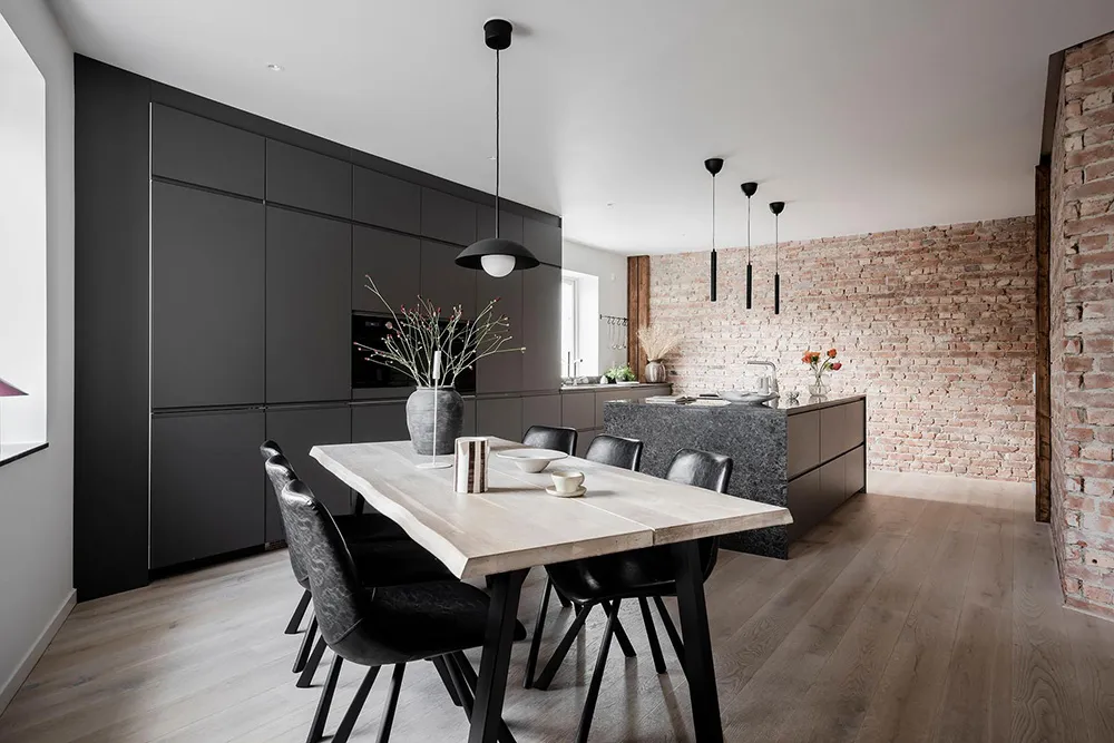 Paredes de ladrillo y cocina para fiestas: una vivienda inusual en Suecia - Gallery image 3