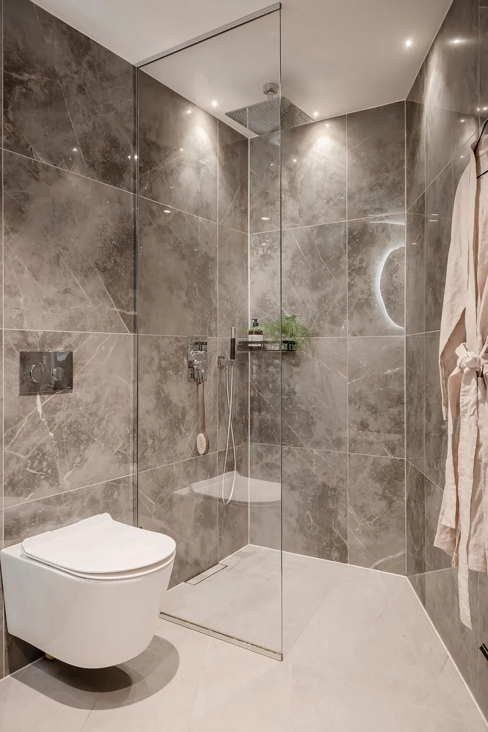 Paredes de ladrillo y cocina para fiestas: una vivienda inusual en Suecia - Gallery image 26