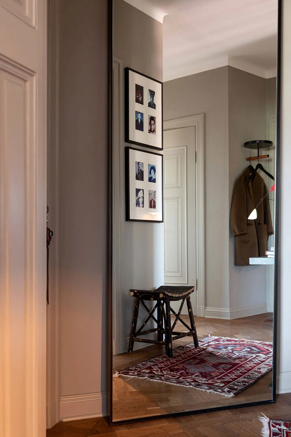 Уютный скандинавский интерьер с обилием предметов декора (101 кв. м) - Gallery image 25