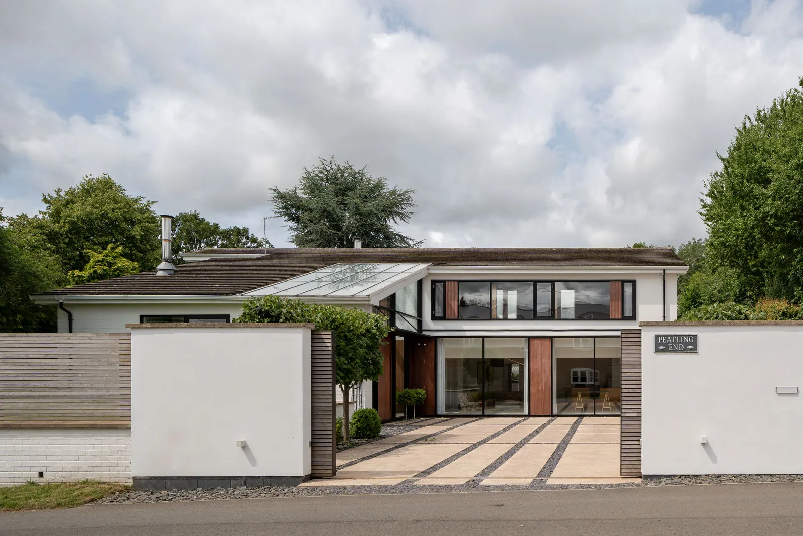 Elemente des Industriestils im Design eines hellen modernen Hauses in England - Gallery image 26