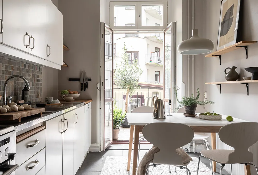 Маленькая бежевая квартира с антресолью в Швеции (33 кв. м) - Gallery image 6