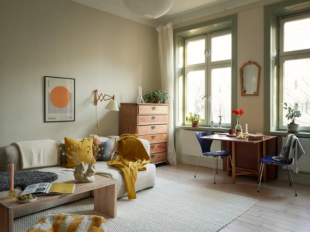 Petite appartement suédois avec des accents olivâtres (41 m²) - Gallery image 3