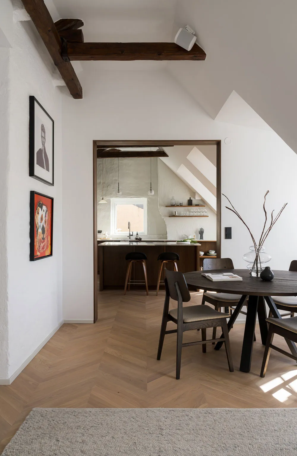 Style décor pour un espace élégant sous toit à Stockholm - Gallery image 1