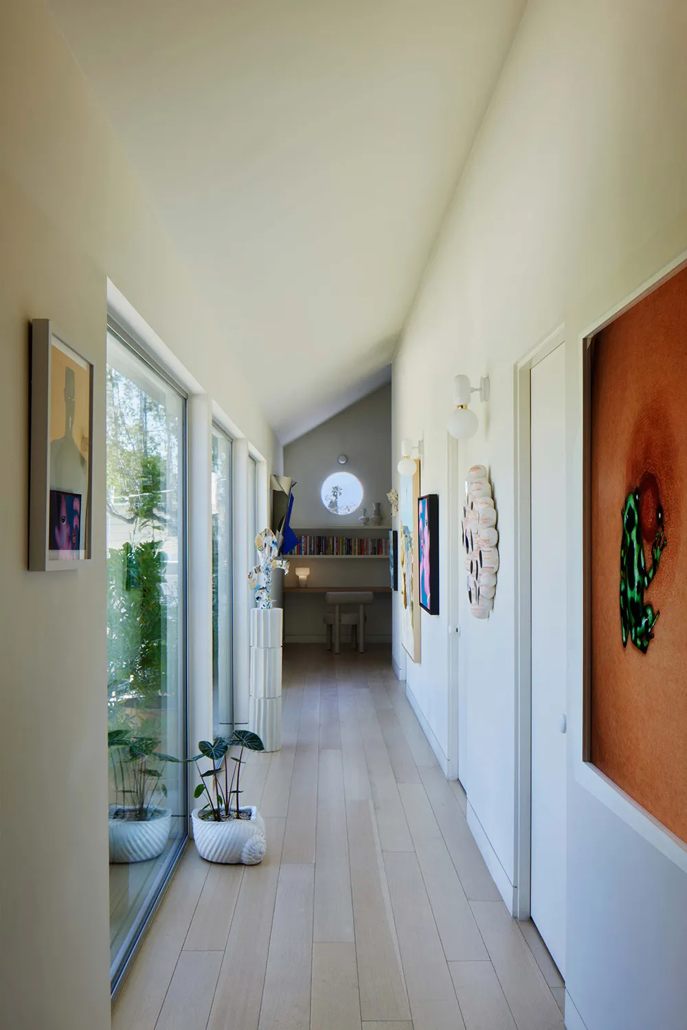 Design ludique d'une petite maison de deux acteurs à Los Angeles - Gallery image 12