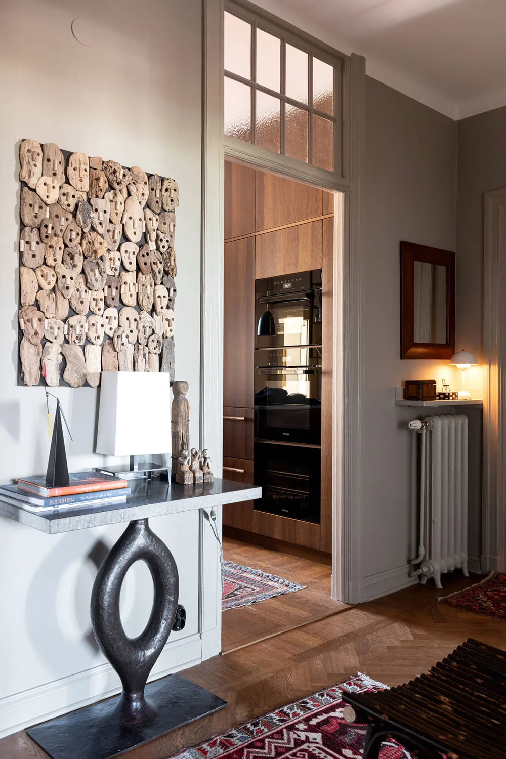 Уютный скандинавский интерьер с обилием предметов декора (101 кв. м) - Gallery image 12