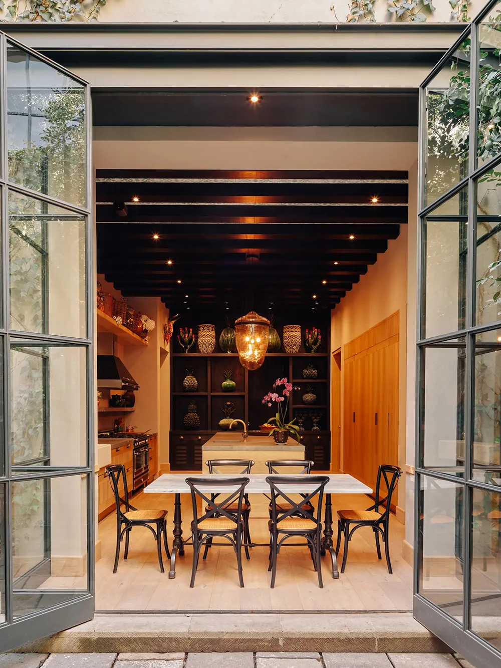 Une maison surprenante de designer dans les jungles de Colombie, dominée par les plantes et l'art - Gallery image 7