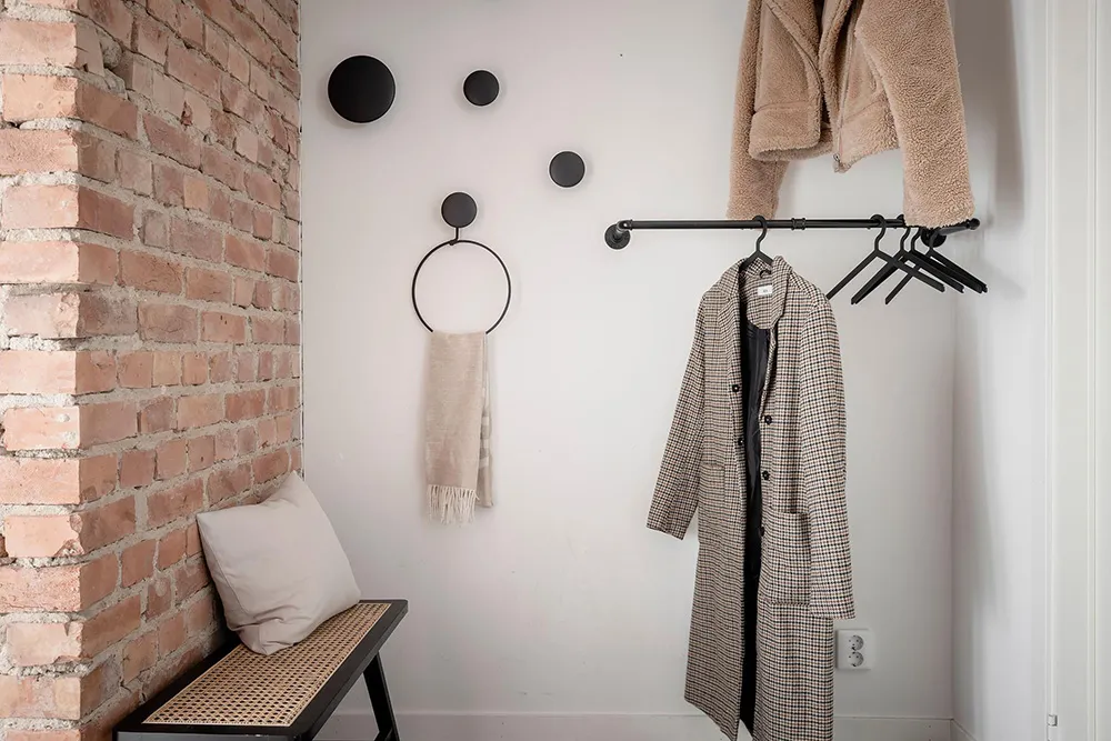 Paredes de ladrillo y cocina para fiestas: una vivienda inusual en Suecia - Gallery image 28