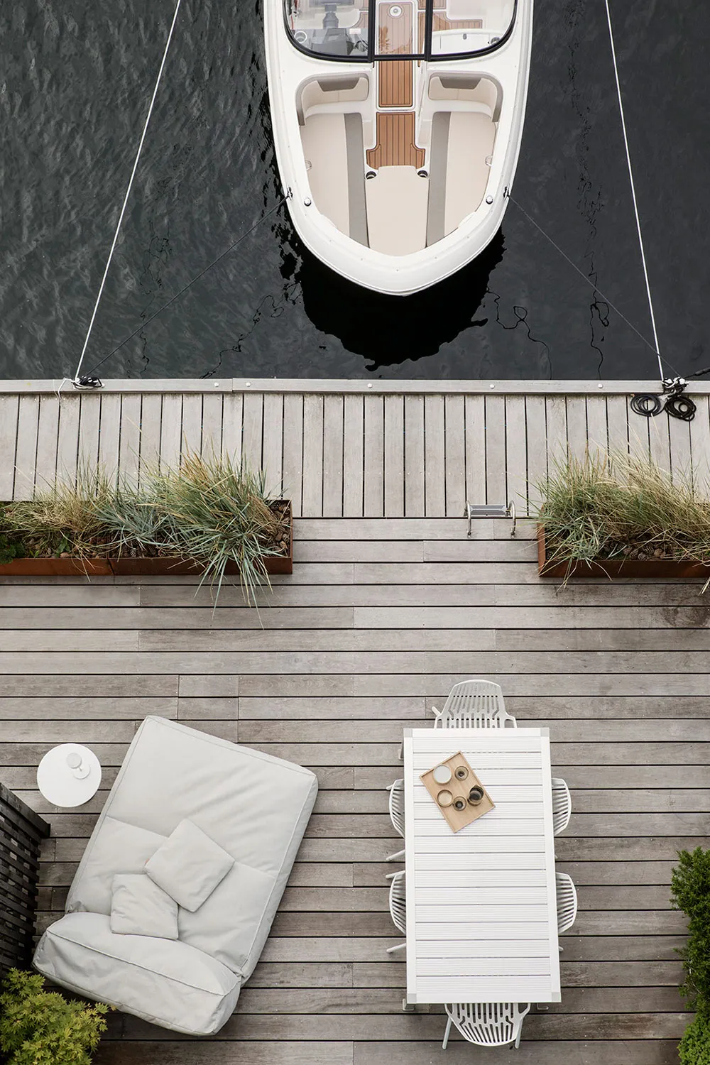 Stylischer minimalistischer Design eines Schwimmhauses in Kopenhagen - Gallery image 1
