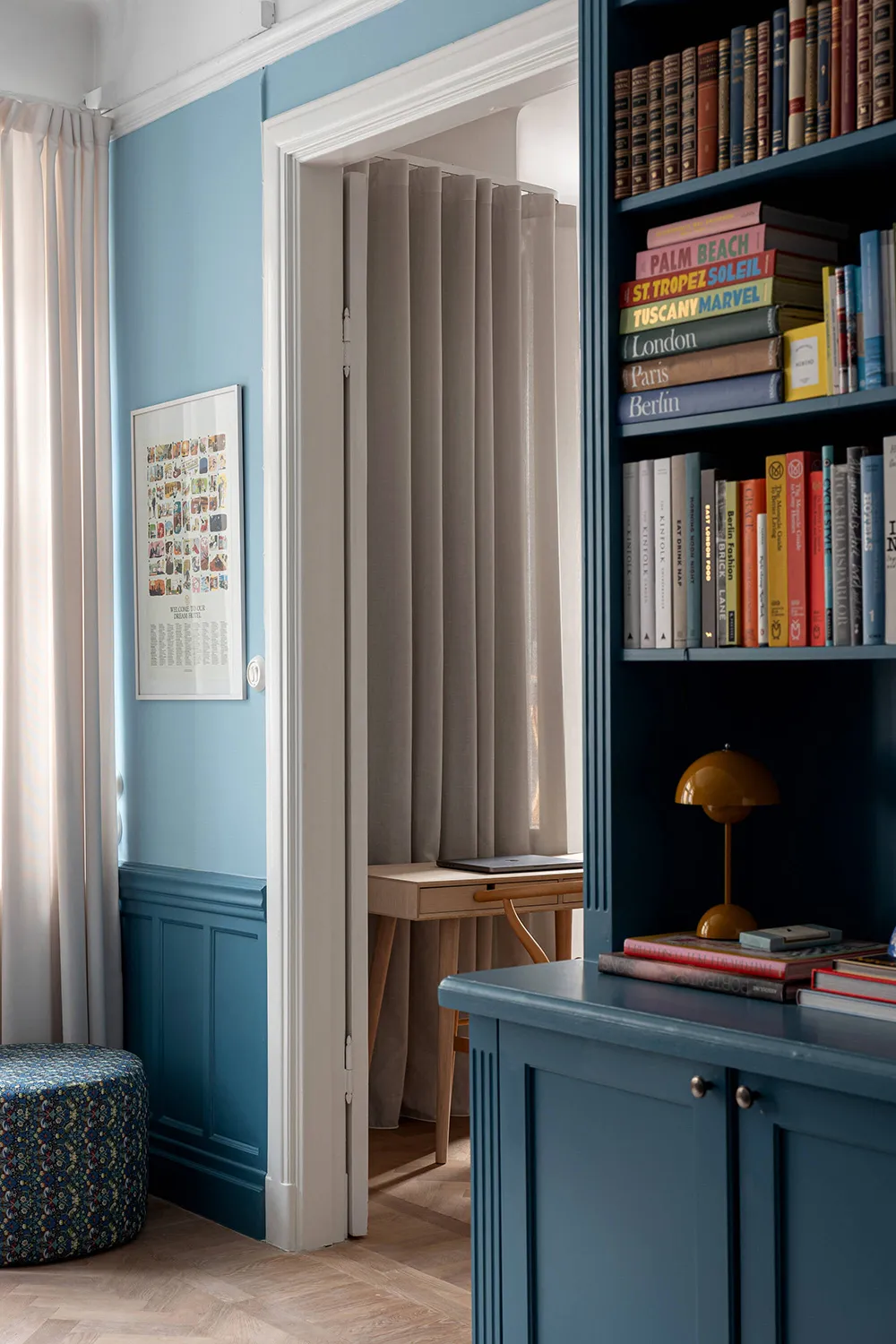 Синяя гостиная и нотки английского стиля: квартира в Стокгольме (83 кв. м) - Gallery image 7