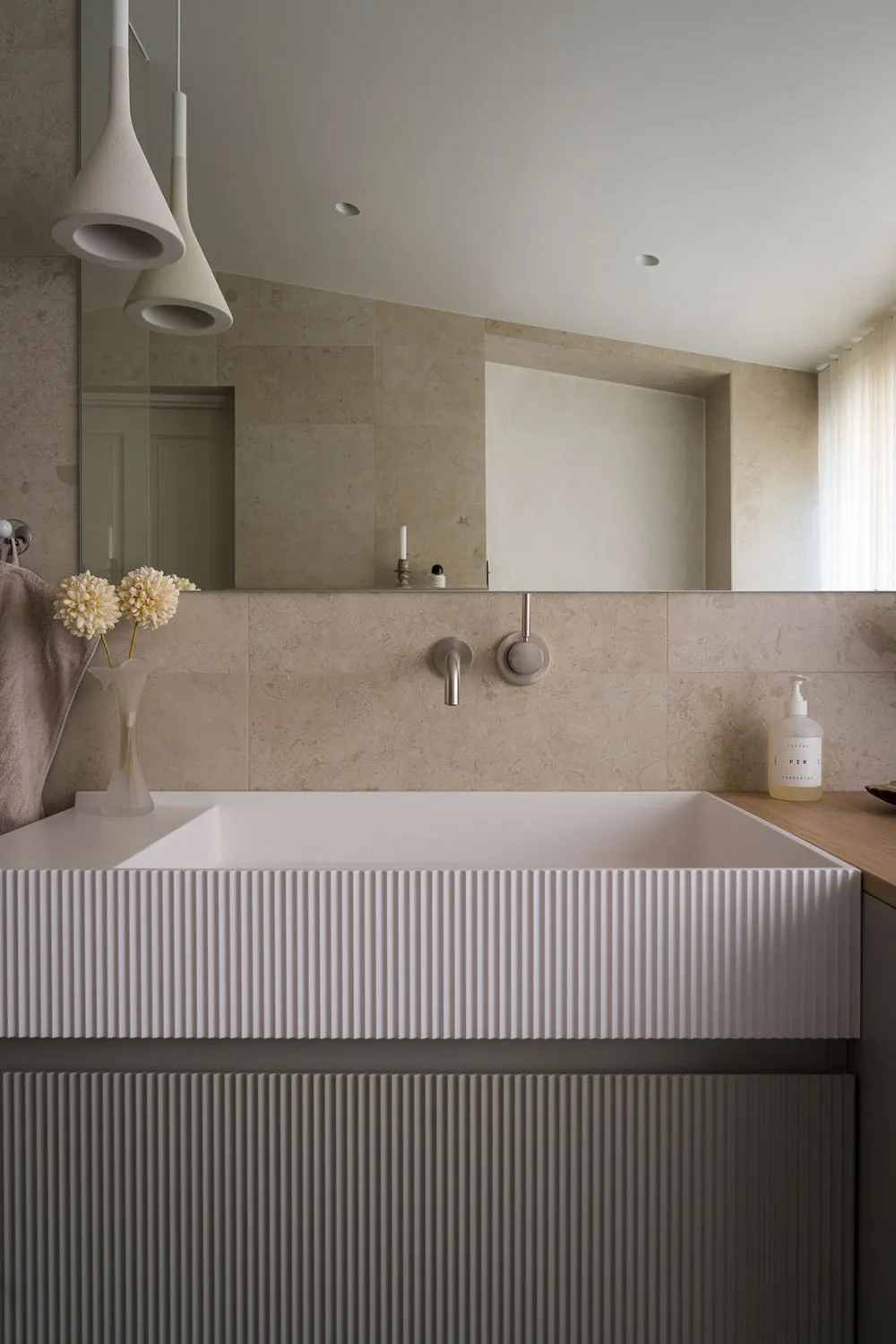 Style décor pour un espace élégant sous toit à Stockholm - Gallery image 34