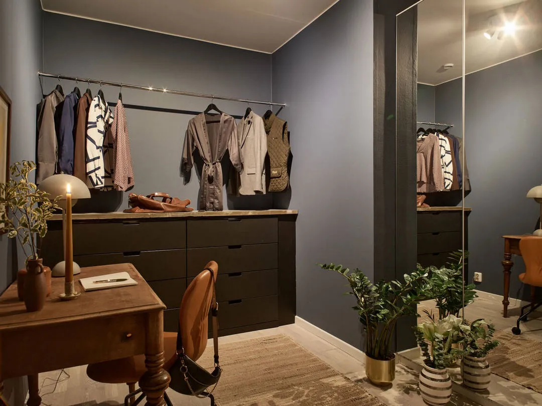 Intérieur scandinave cosy dans une lumière de soirée agréable - Gallery image 20