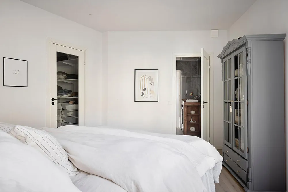 Paredes de ladrillo y cocina para fiestas: una vivienda inusual en Suecia - Gallery image 22