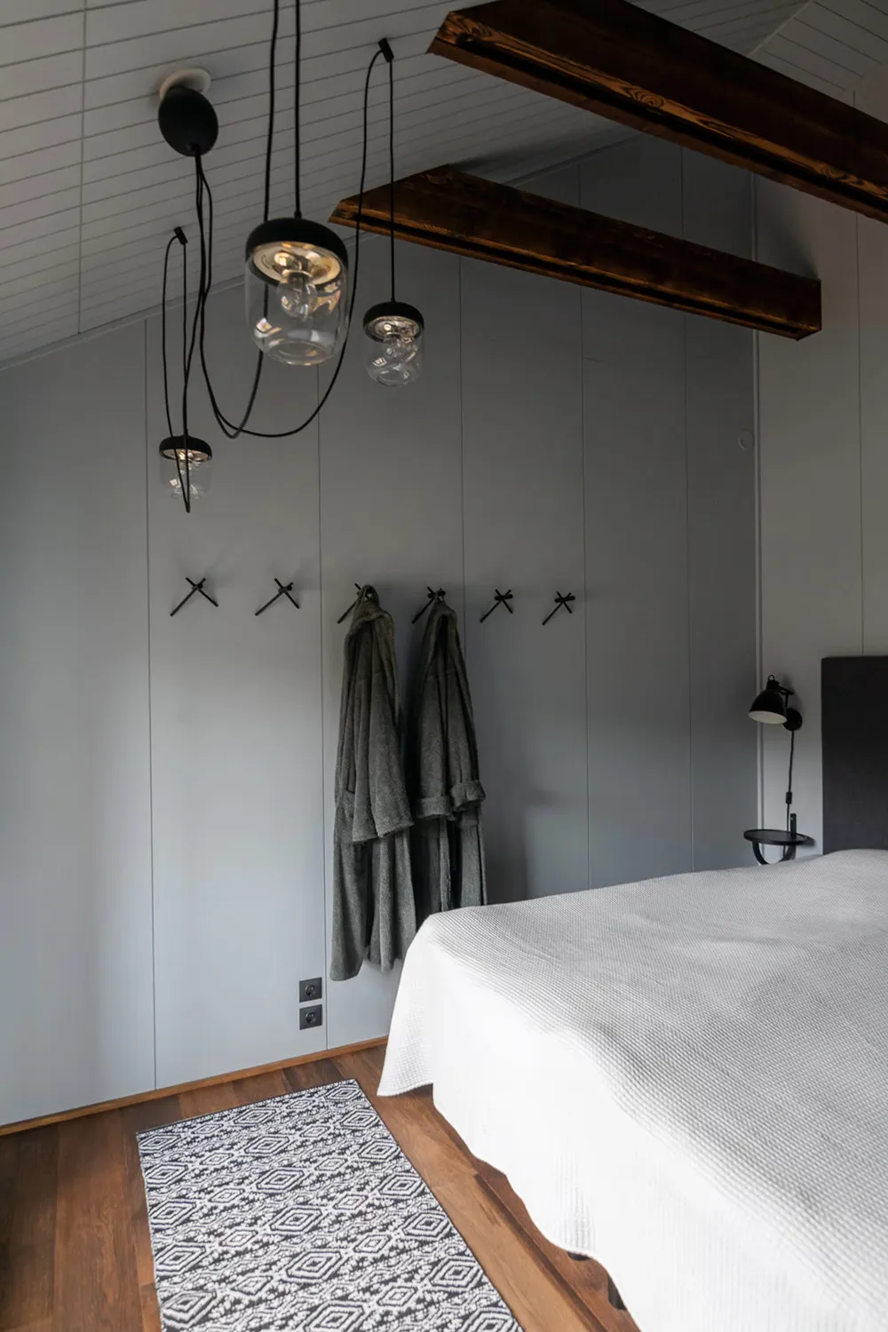 Dark Outside and Inside: Modern Scandinavian Cottage in Nature - Gallery image 9