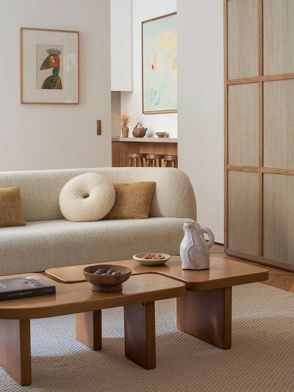 Парижская элегантность в спокойных природных тонах - Gallery image 1