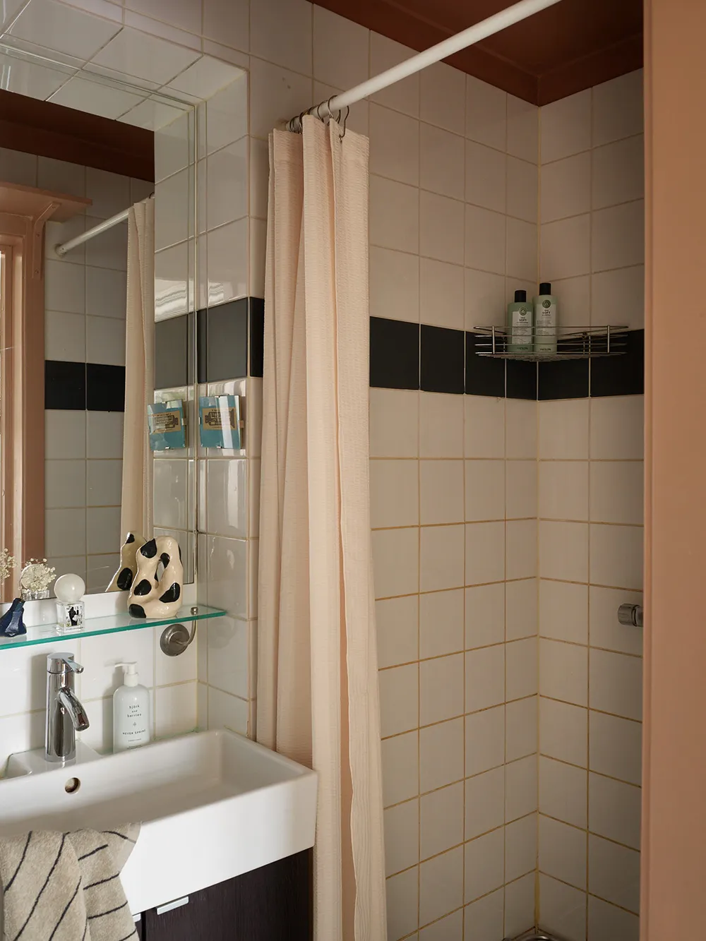 Petite appartement suédois avec des accents olivâtres (41 m²) - Gallery image 16