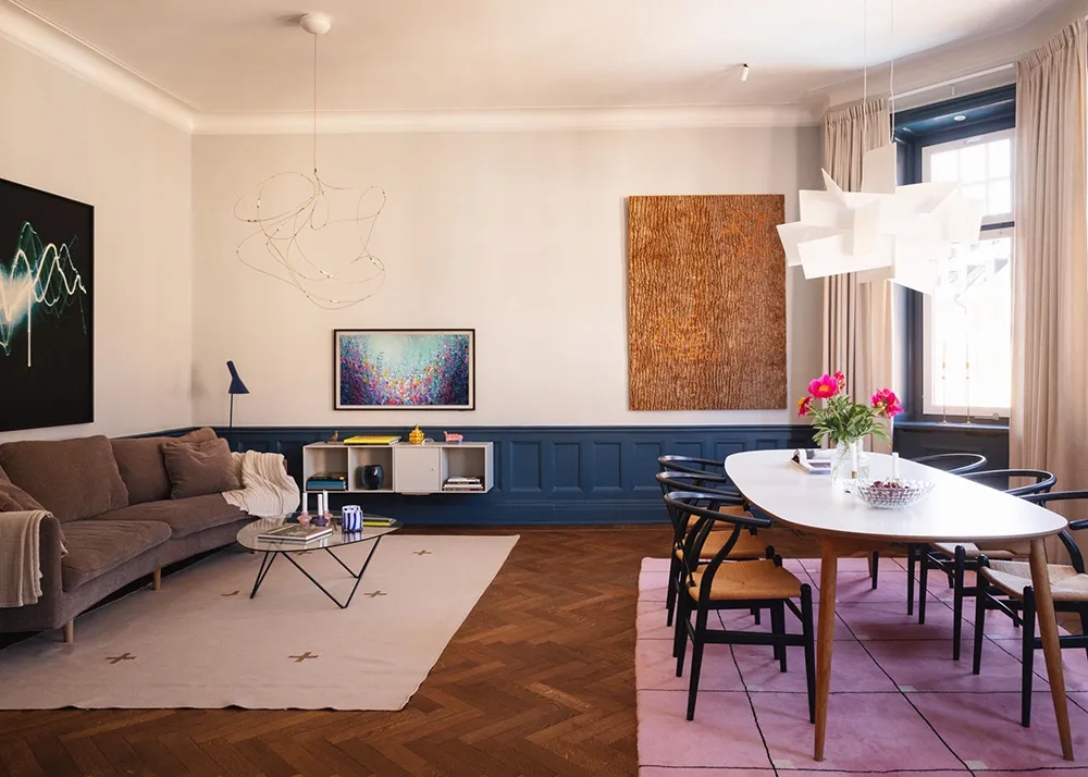 Ефектні стінні панелі та сучасне мистецтво в дизайні квартири в Стокгольмі - Gallery image 5