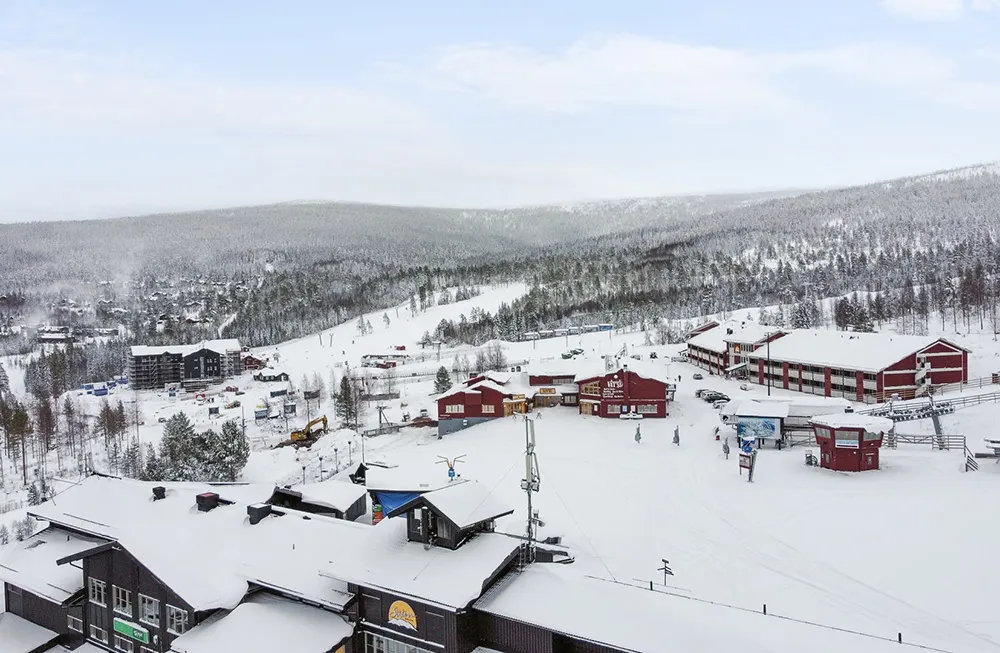 Dark Outside and Inside: Modern Scandinavian Cottage in Nature - Gallery image 16