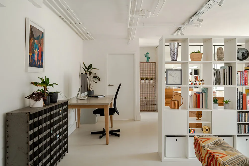 Elemente des Industriestils im Design eines hellen modernen Hauses in England - Gallery image 14