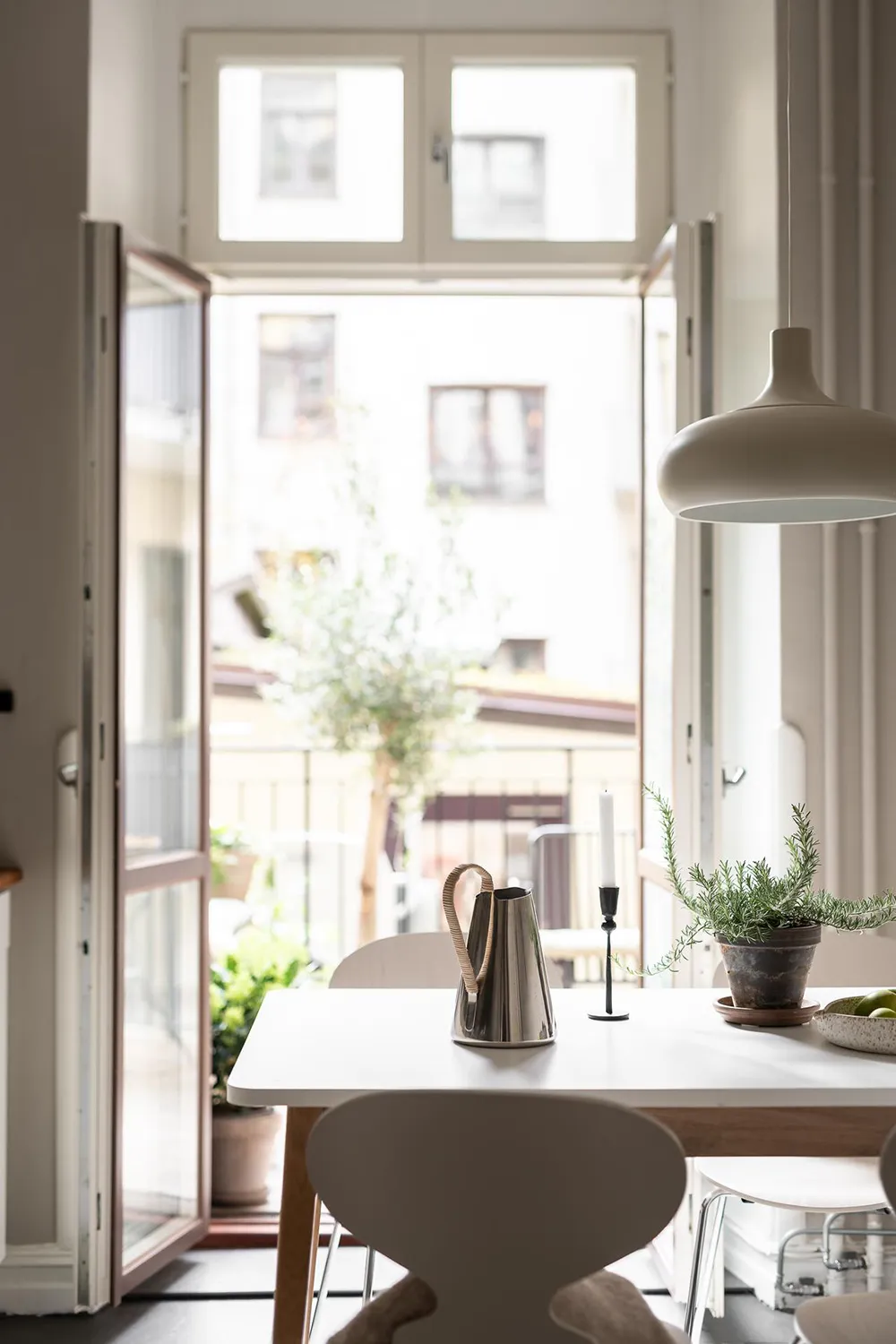 Маленькая бежевая квартира с антресолью в Швеции (33 кв. м) - Gallery image 13