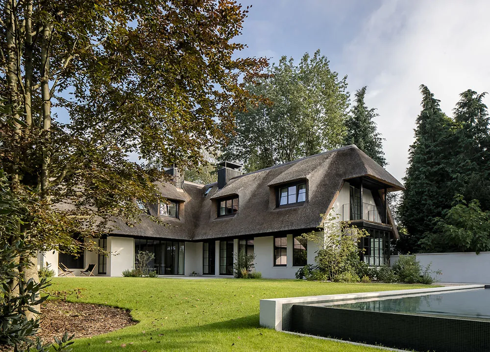 Magnifique maison en Belgique avec toit de paille et intérieurs élégants - Gallery image 13