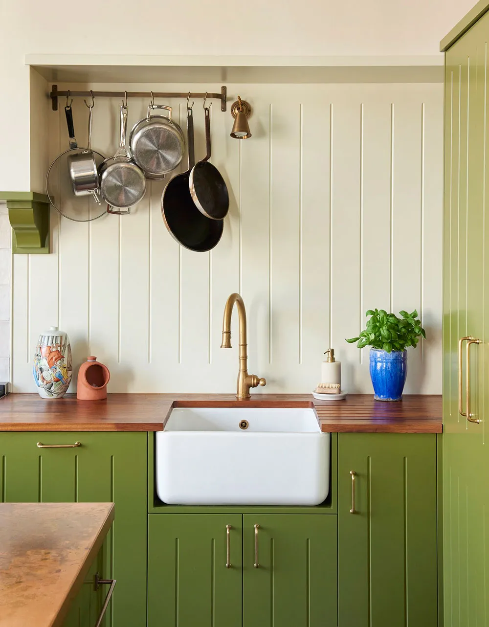 Murs en briques et cuisine country : un loft coloré à Londres - Gallery image 3