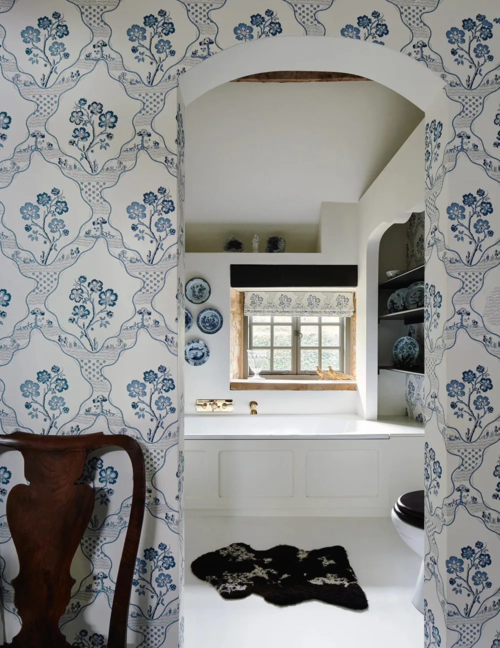 Plafonds d'une hauteur irréelle et design chaleureux : grange en Angleterre - Gallery image 9