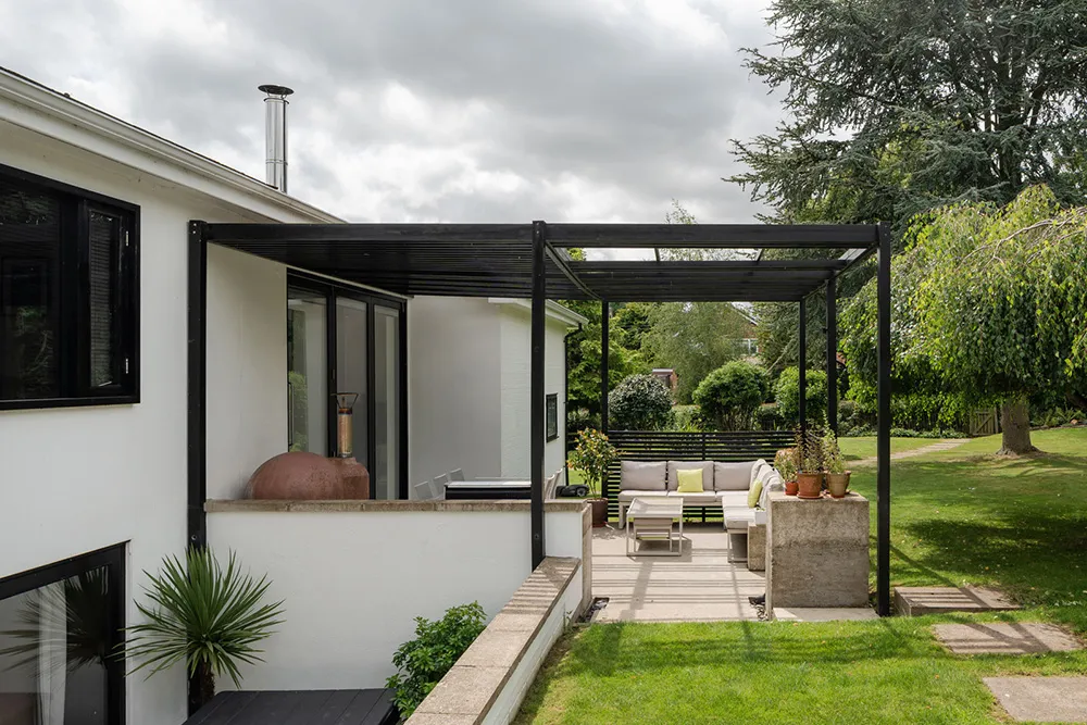 Elemente des Industriestils im Design eines hellen modernen Hauses in England - Gallery image 24