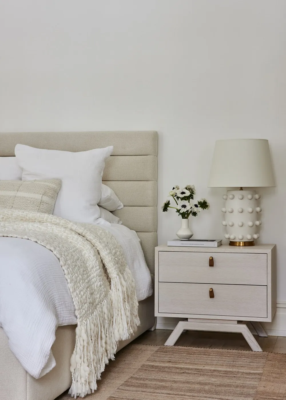 Mélange élégant de noir et blanc : un intérieur beau dans l'État du Connecticut - Gallery image 10