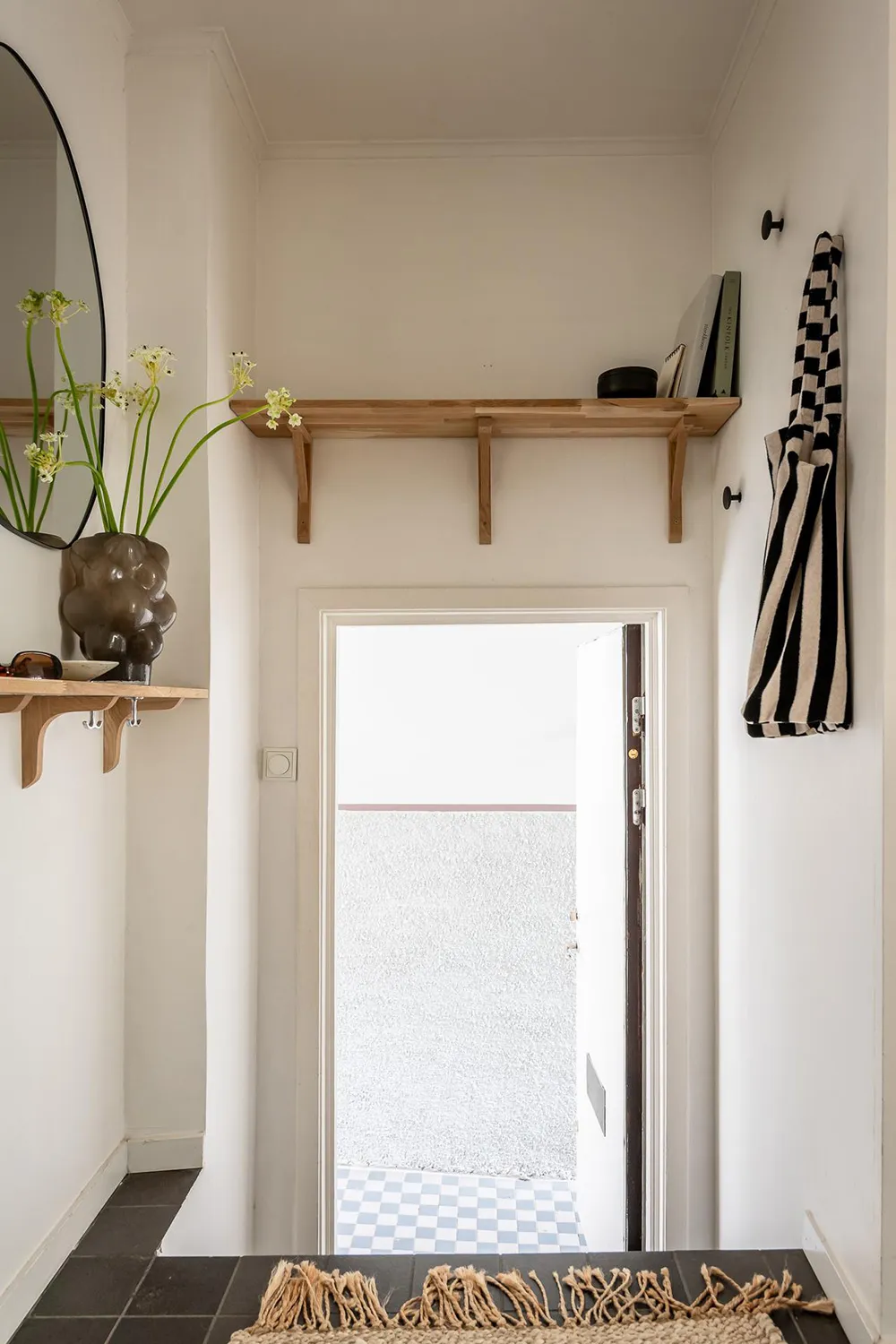 Маленькая бежевая квартира с антресолью в Швеции (33 кв. м) - Gallery image 23