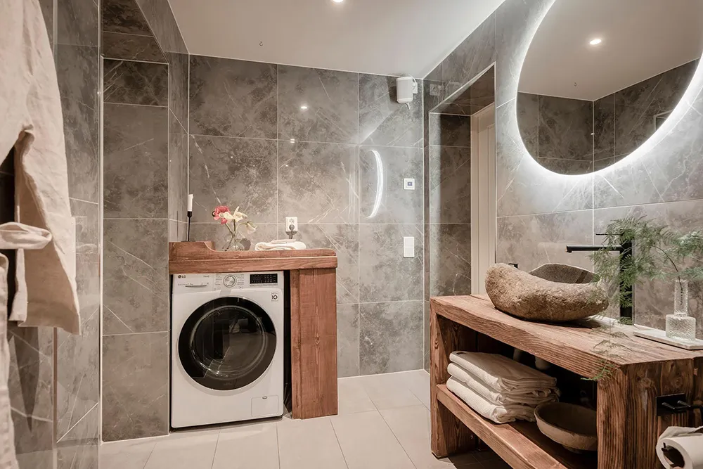 Paredes de ladrillo y cocina para fiestas: una vivienda inusual en Suecia - Gallery image 27