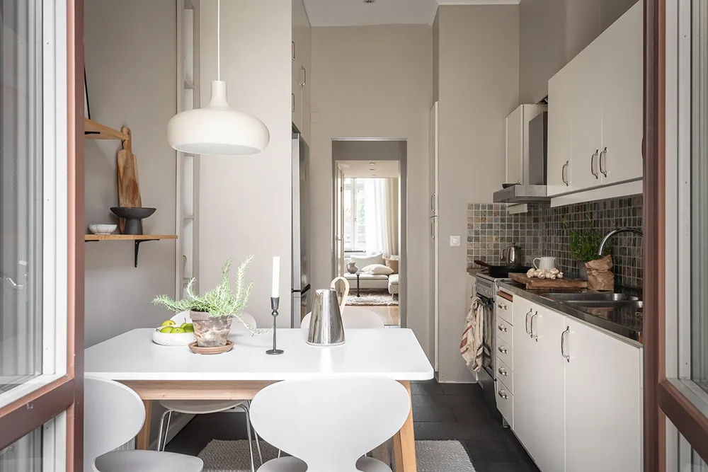 Маленькая бежевая квартира с антресолью в Швеции (33 кв. м) - Gallery image 12