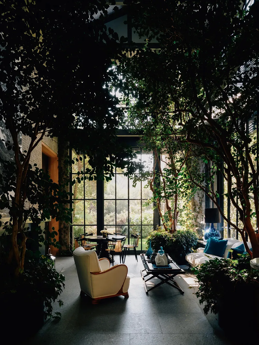 Une maison surprenante de designer dans les jungles de Colombie, dominée par les plantes et l'art - Gallery image 1