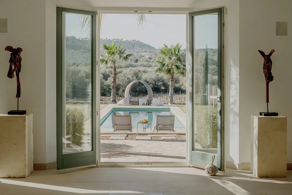 Hermosa villa de piedra en Mallorca con barandales y piscina - Gallery image 2