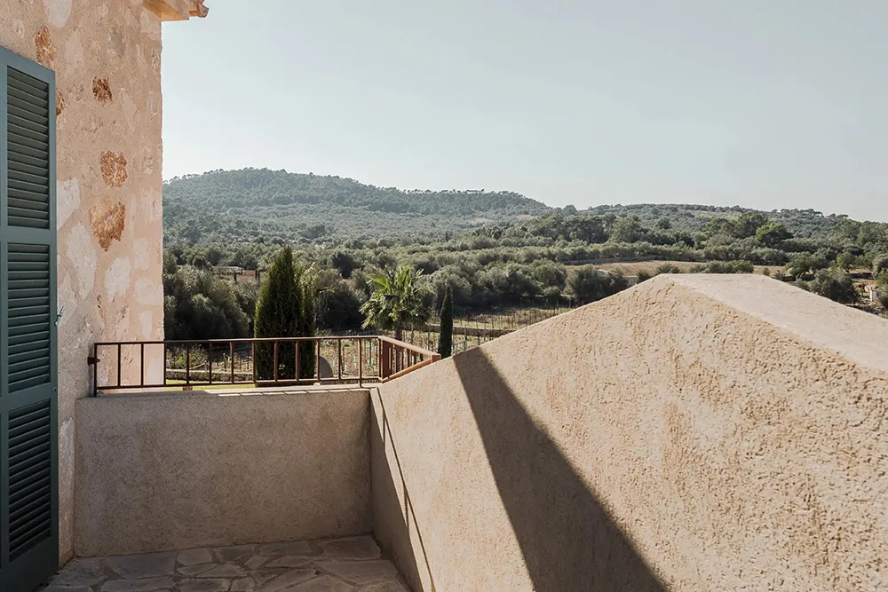 Hermosa villa de piedra en Mallorca con barandales y piscina - Gallery image 21