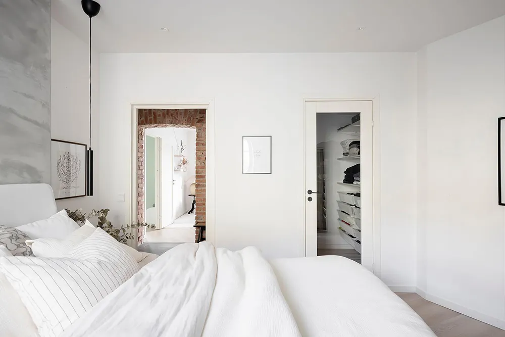 Paredes de ladrillo y cocina para fiestas: una vivienda inusual en Suecia - Gallery image 21