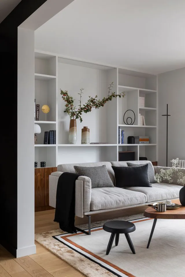 Intérieur moderne strict d'appartement à Paris - Gallery image 3