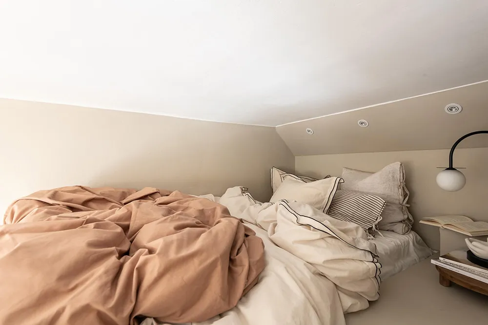 Маленькая бежевая квартира с антресолью в Швеции (33 кв. м) - Gallery image 18