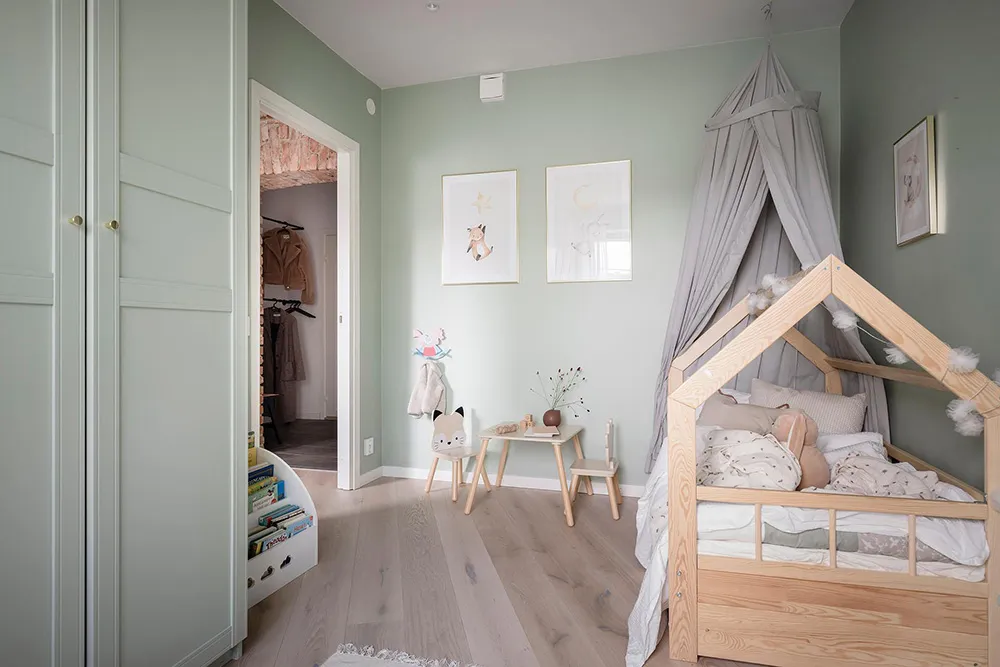 Paredes de ladrillo y cocina para fiestas: una vivienda inusual en Suecia - Gallery image 17