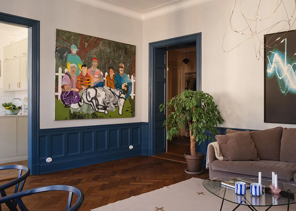 Ефектні стінні панелі та сучасне мистецтво в дизайні квартири в Стокгольмі - Gallery image 7