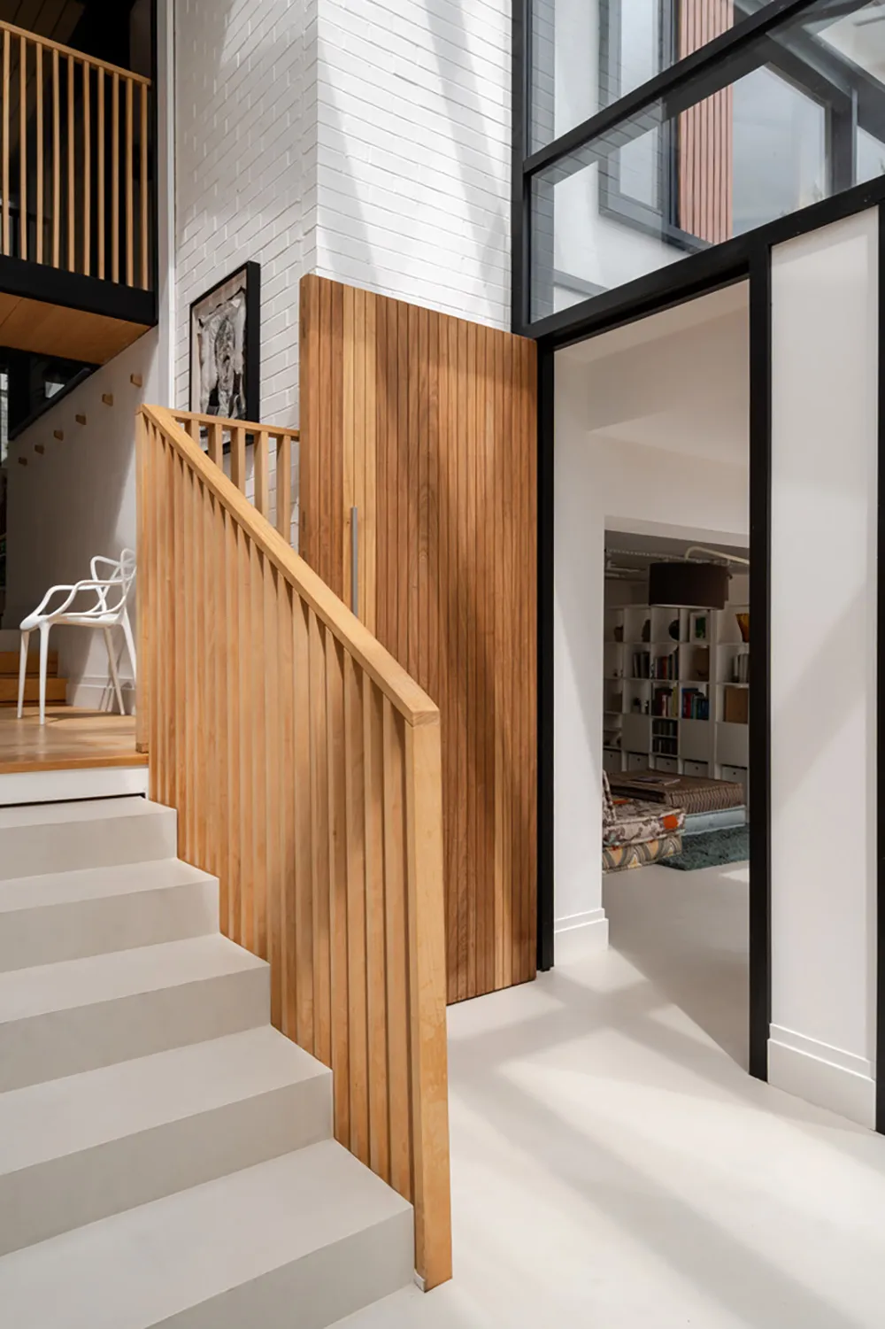 Elemente des Industriestils im Design eines hellen modernen Hauses in England - Gallery image 12