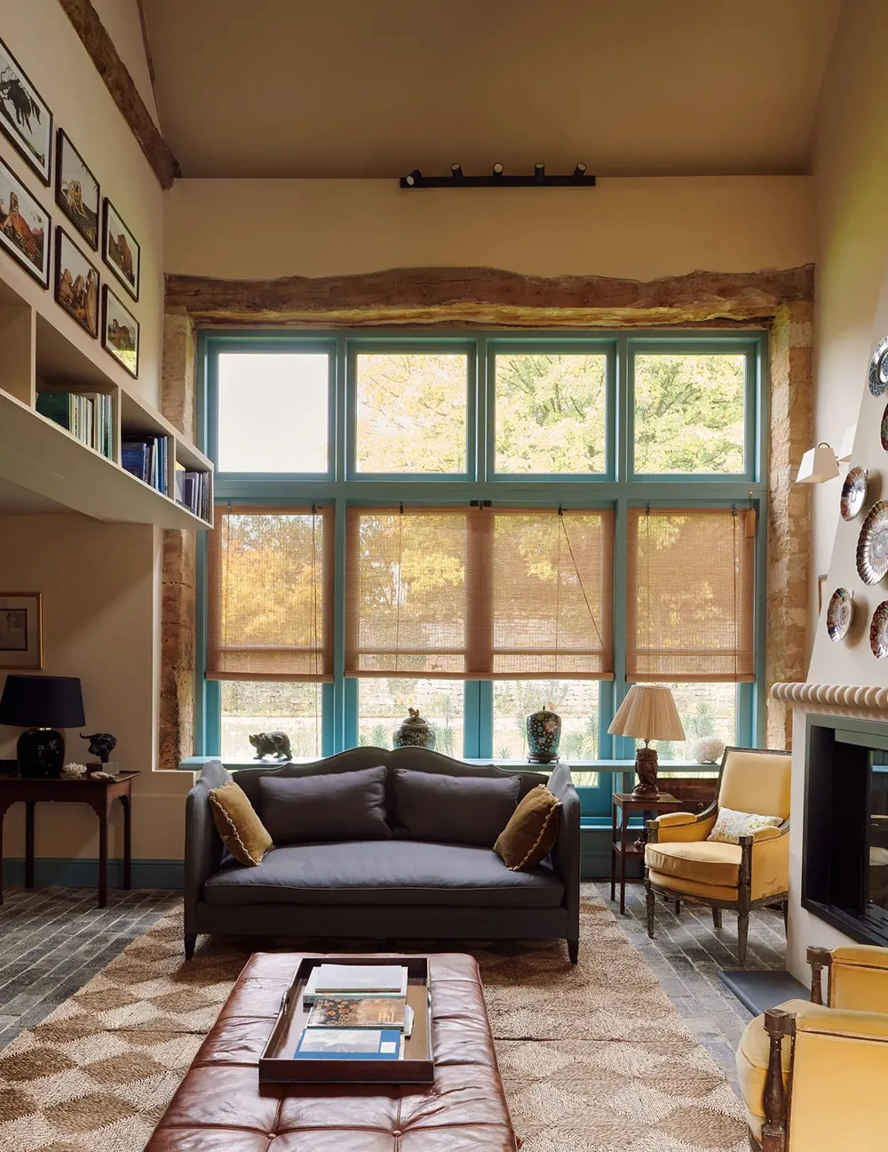 Plafonds d'une hauteur irréelle et design chaleureux : grange en Angleterre - Gallery image 1