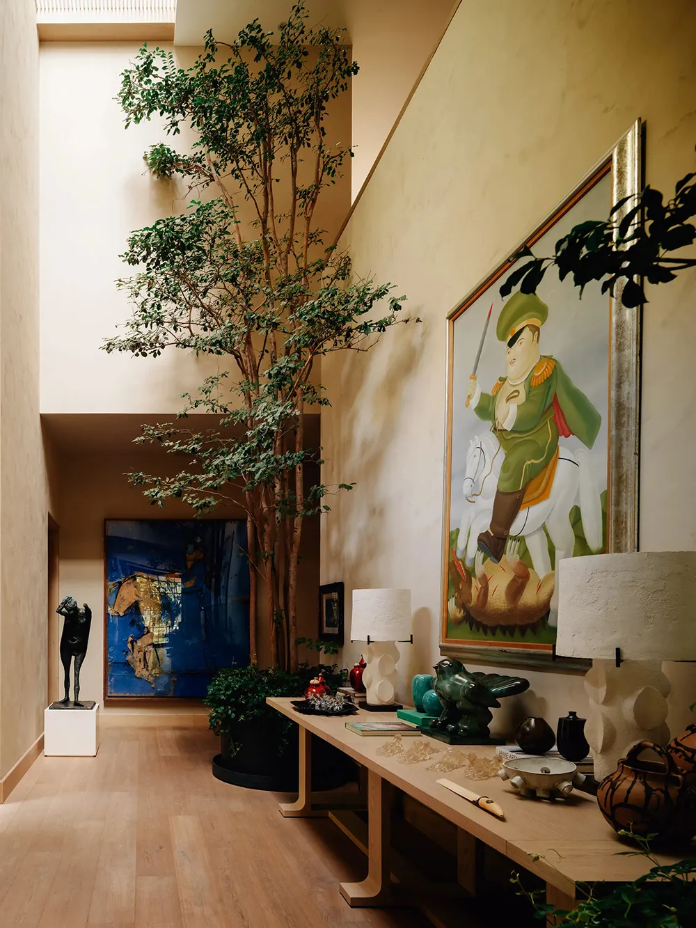 Une maison surprenante de designer dans les jungles de Colombie, dominée par les plantes et l'art - Gallery image 2