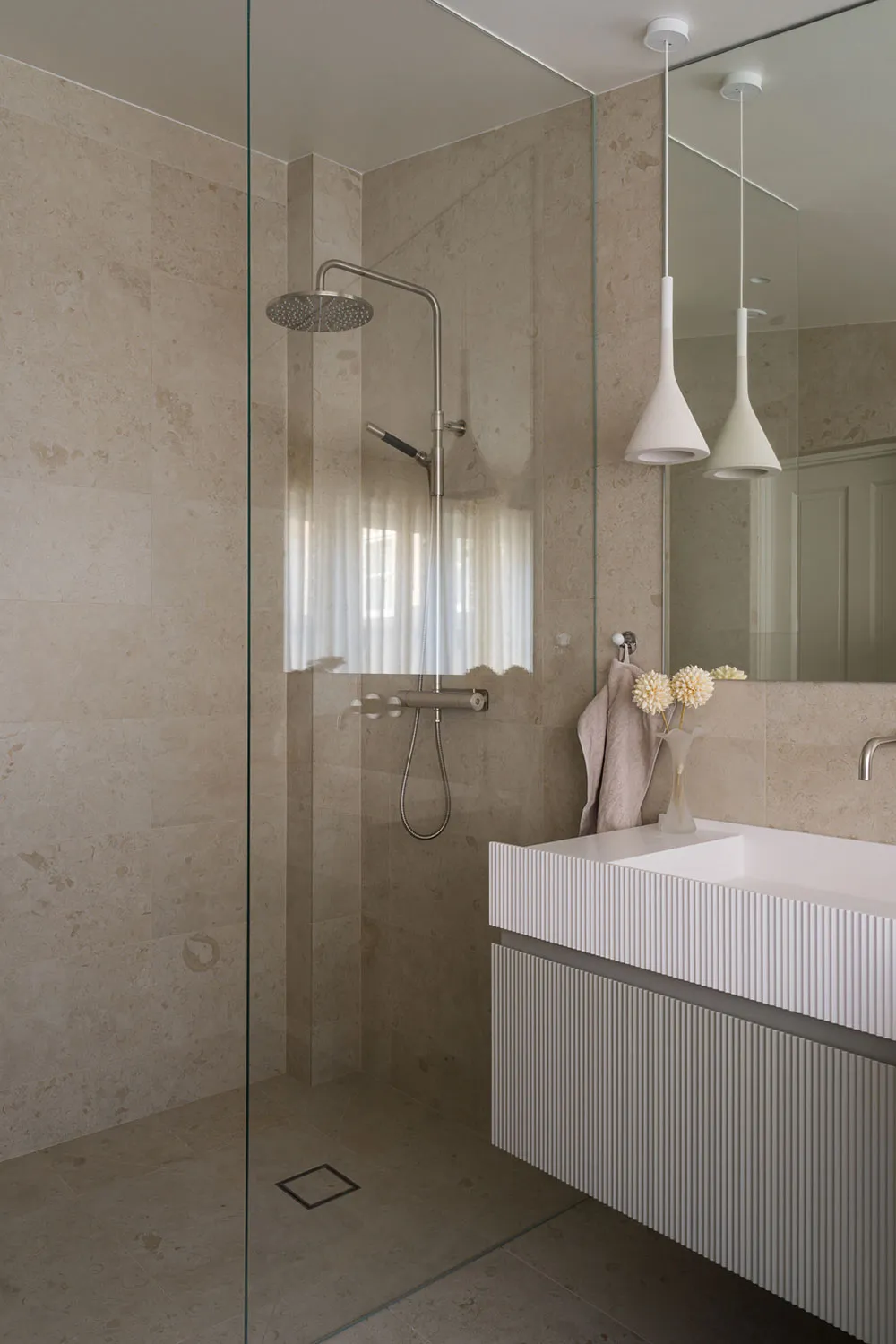 Style décor pour un espace élégant sous toit à Stockholm - Gallery image 35