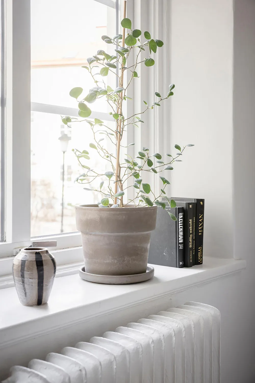 Paredes de ladrillo y cocina para fiestas: una vivienda inusual en Suecia - Gallery image 20